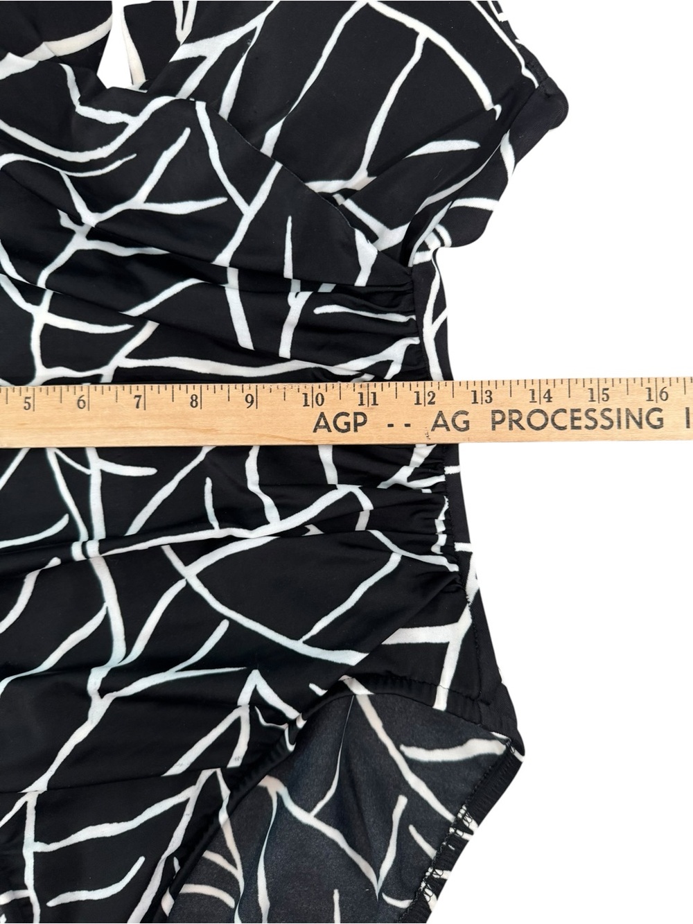 Miraclesuit Black White Abstract Slimming One Piece Swimsuit 14 Tummy Control - Picture 4 of 7